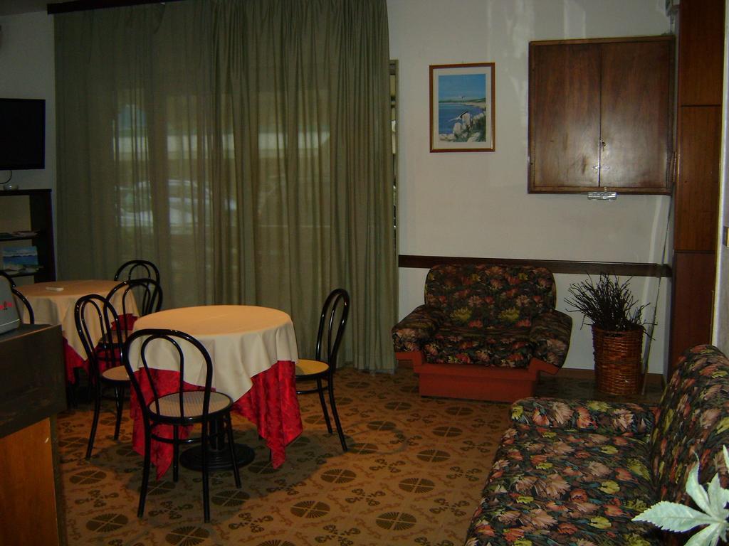 Hotel Villa Del Sole Rimini Luaran gambar